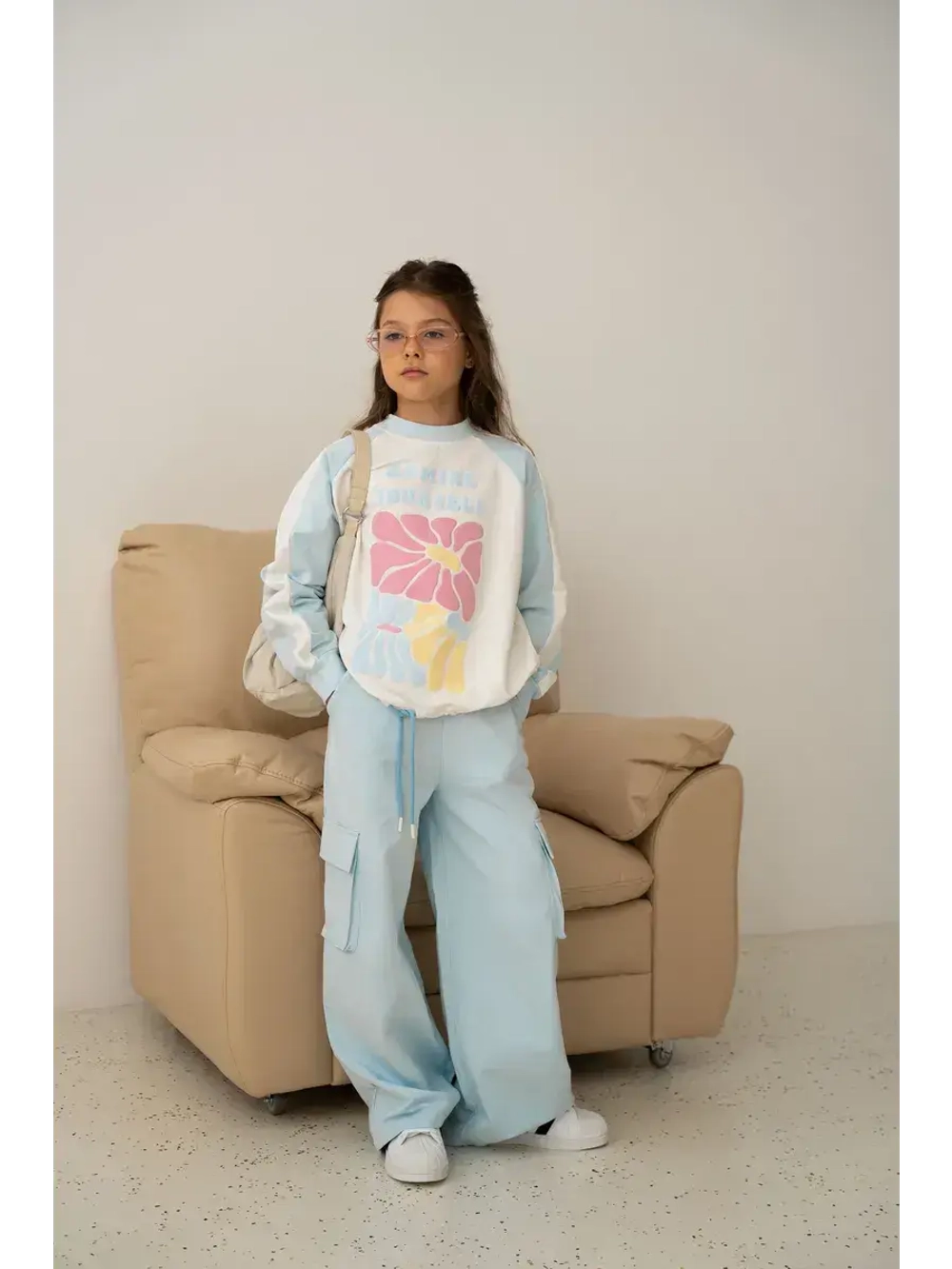 Голубой костюм для девочки на осень