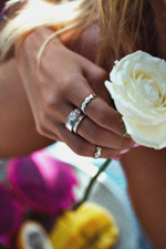 Кольцо «Чинта» с белым цирконом