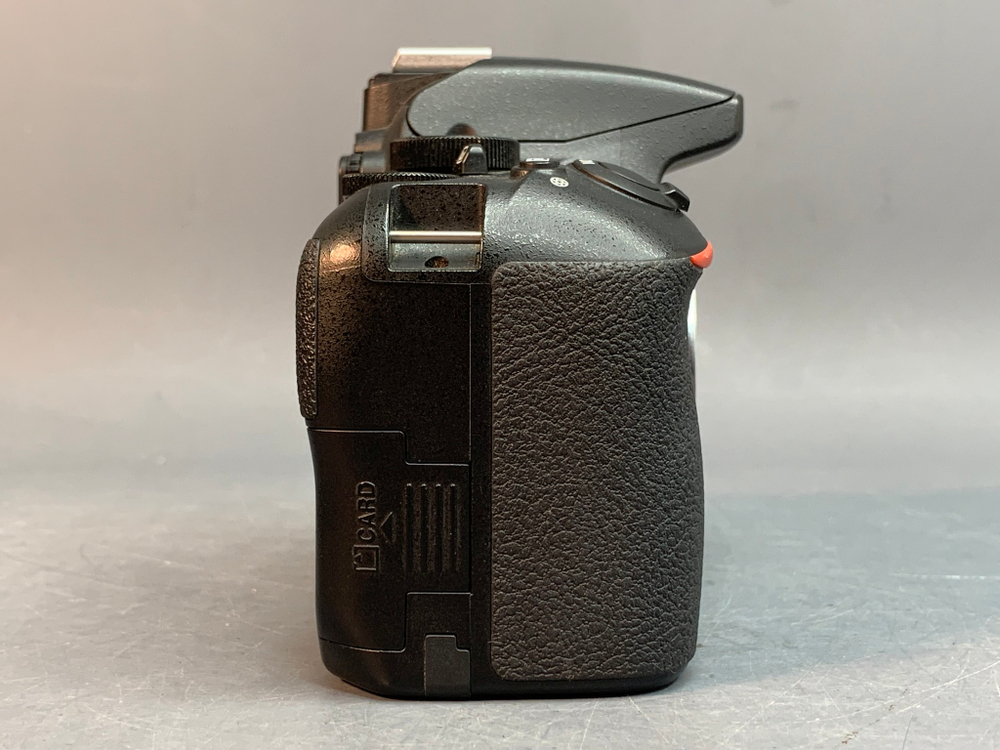 Nikon D3500 kit 18-55mm 33.700 кадров