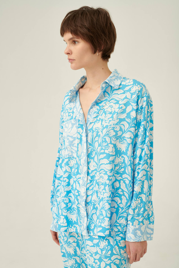 Рубашка легкая голубая с рисунком