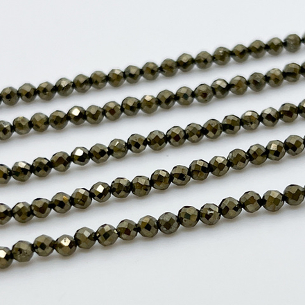 Пирит граненый бусины, размер около 3-3,2 мм, цена за отрезок 19 см (1/2 нити)