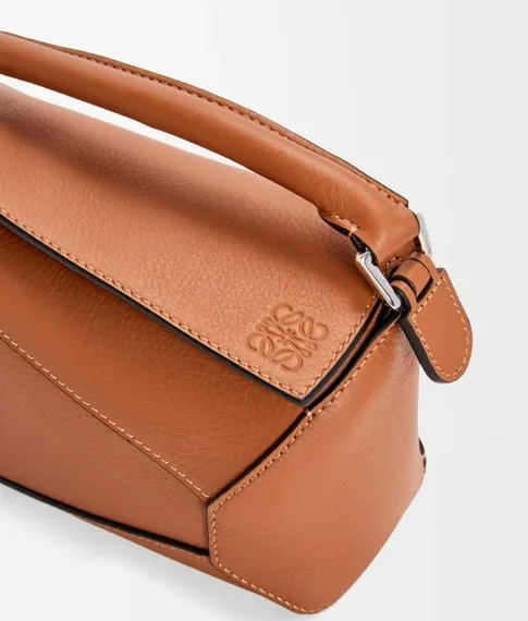Сумка Loewe Puzzle Edge bag in classic calfskin