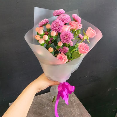 Букет-комплимеот из кустовой розы и хризантем