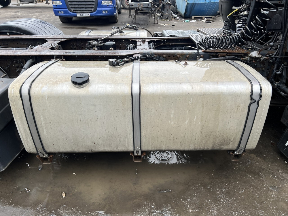 Бак топливный 700L