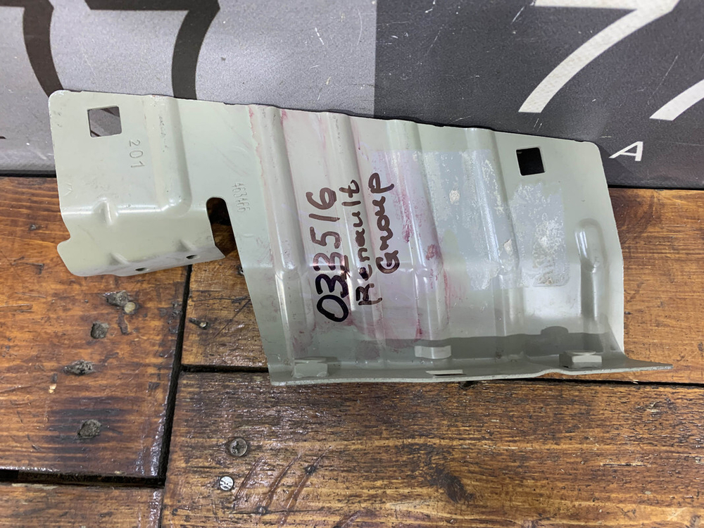 Кронштейн крыла правого Renault Kaptur 16-22 Б/У Оригинал 631462198R