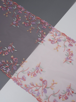 Вышивка на сетке светло-розовая с мультиколор широкое неэластичная ширина 31 см ОТРЕЗЫ