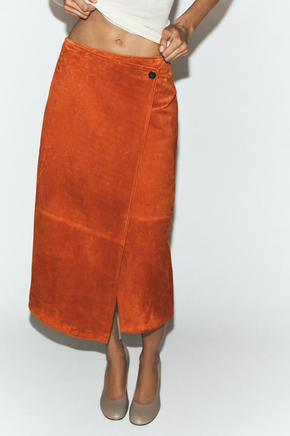 ZARA ЮБКА МИДИ НА ЗАПÁХЕ ИЗ 100% ЗАМШИ, ОРАНЖЕВЫЙ