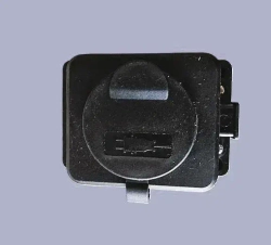 Колодка розеточная электрическая каучуковая с заземлением, розетка одноместная, IP 54, черный