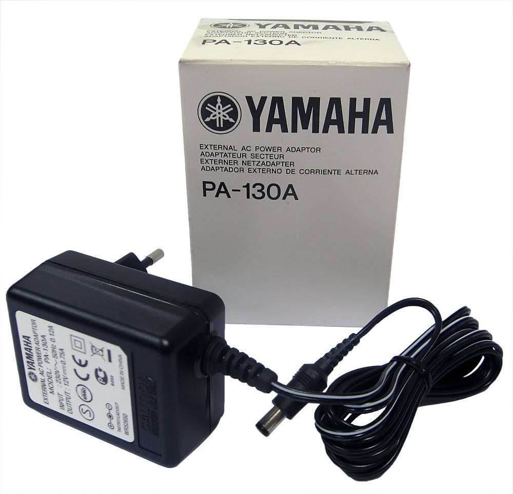 Yamaha PA-130A универсальный блок питания. Выходное напряжение – 12 вольт (0,7 А), использоваться в сетях с напряжением 100-240 вольт, 50/60 Гц.