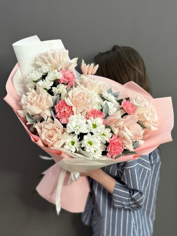 Авторский букет с розовыми французскими розами