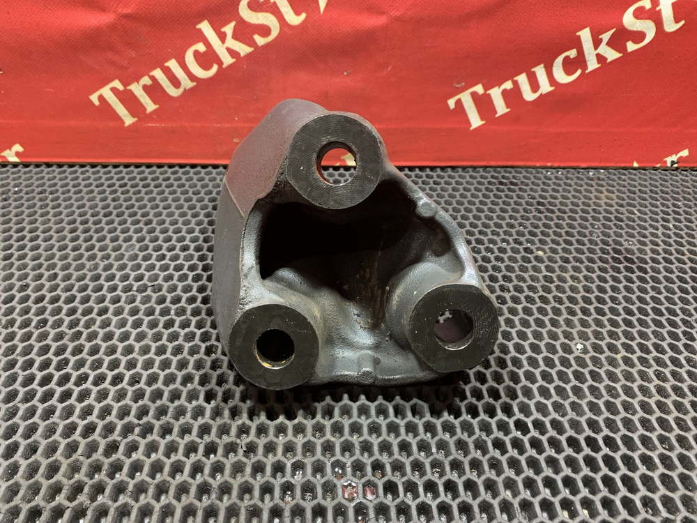 Кронштейн цилиндра подъёма кабины