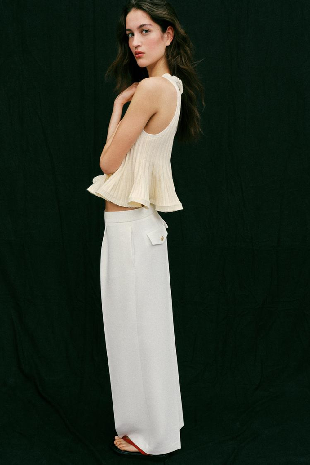 ZARA ТРИКОТАЖНЫЙ ТОП С БАСКОЙ, ЭКРЮ