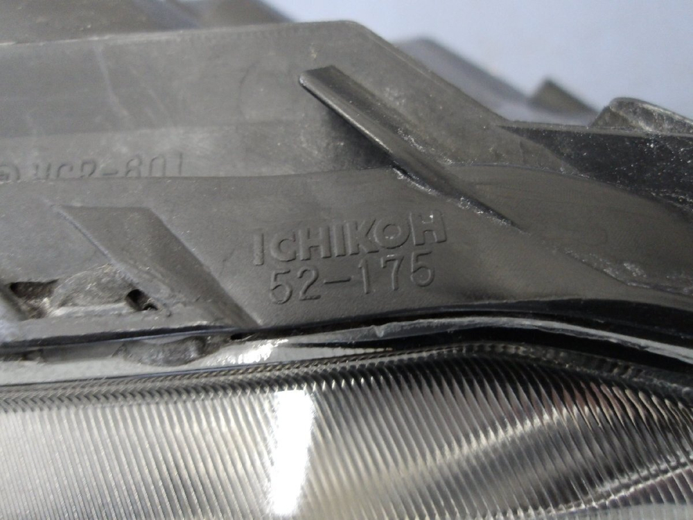 фара правая Toyota Ist NCP110 52-175