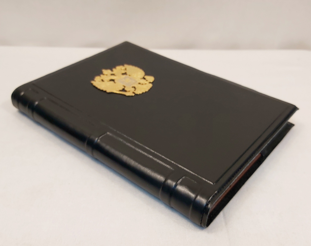 Ежедневник А5 «Герб России»  в подарочном футляре с накладкой (Златоуст)