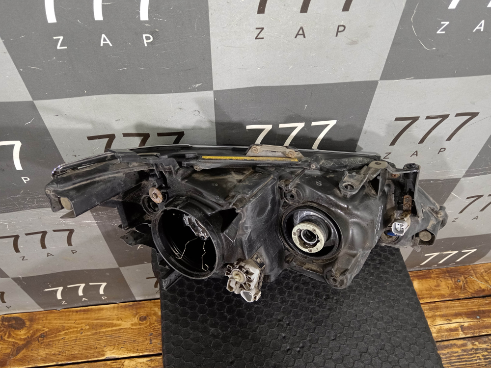 Фара левая ксенон Toyota Camry (XV50) 14-17 Б/У Оригинал 8118533891