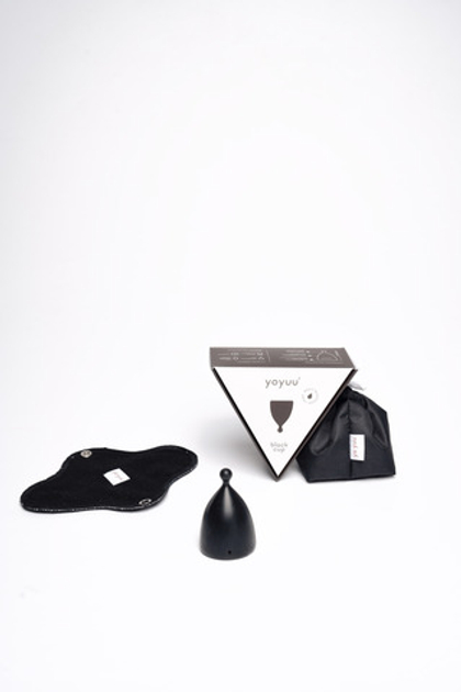 Менструальная чаша 15 мл. в черном цвете