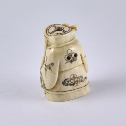 Нэцкэ Дзюродзин с посохом и кисетом