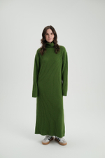 Зелёное шерстяное платье