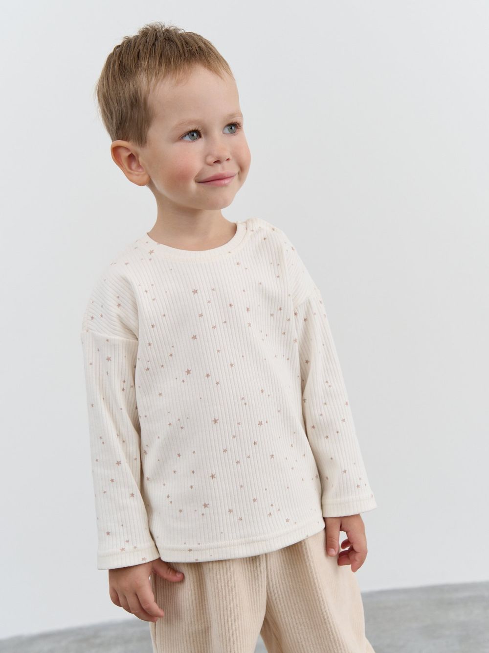 Лонгслив "Бежевые звезды" в рубчик 0+