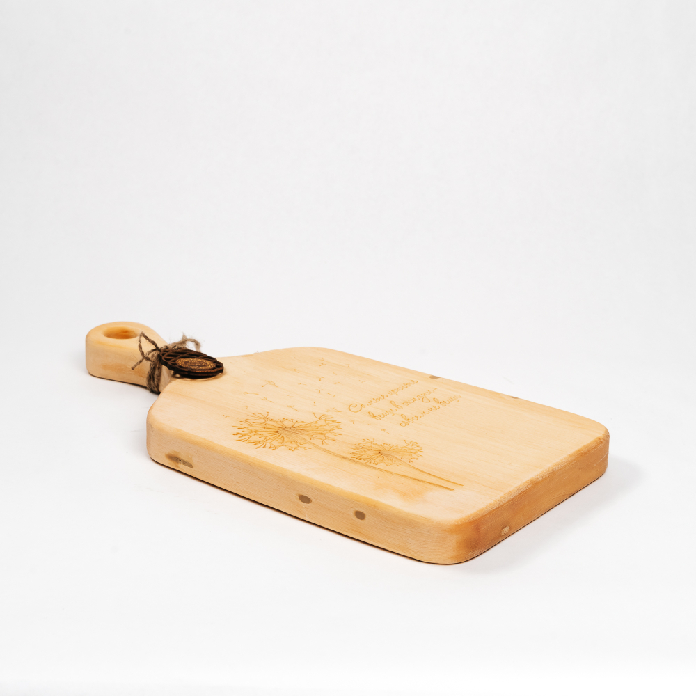 Доска разделочная из древесины сибирского кедра для мяса с гравировкой "Самые ценные вещи в жизни - совсем не вещи". RD61