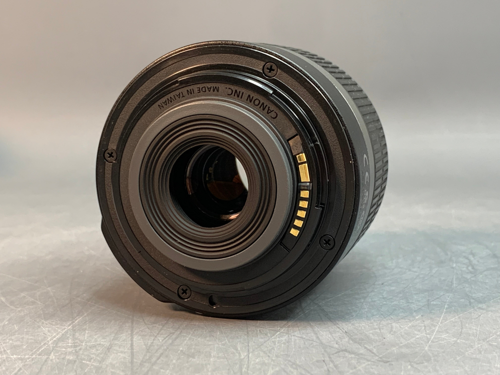 Canon 1000D kit 18-55mm 3.5-5.6 IS 2.500 кадров