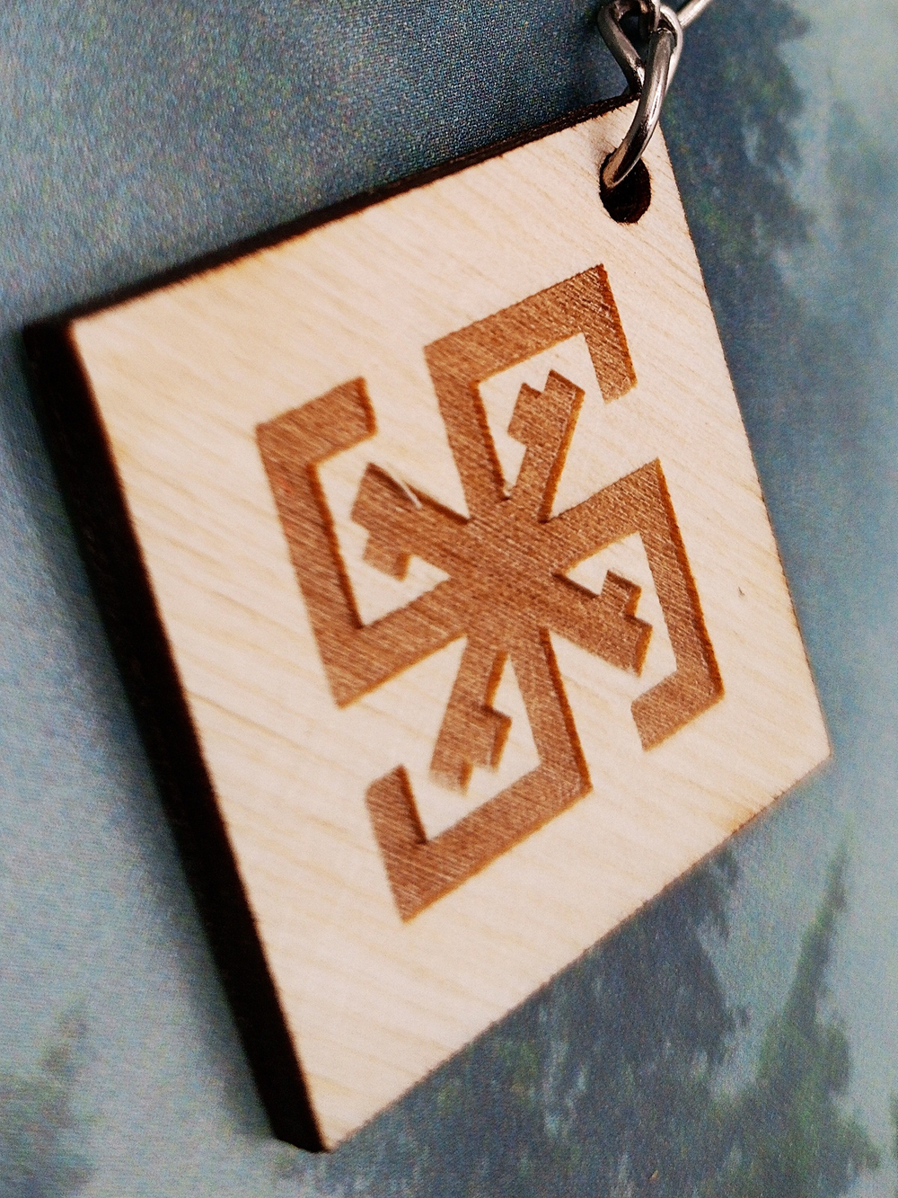 Брелок из дерева Сварга