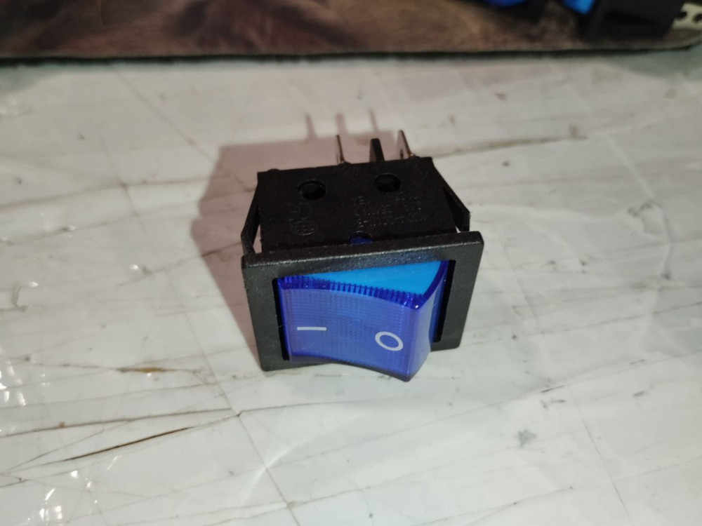 Выключатель синий 16А 250V, 20A 125V (4-х контакт.) клавишный