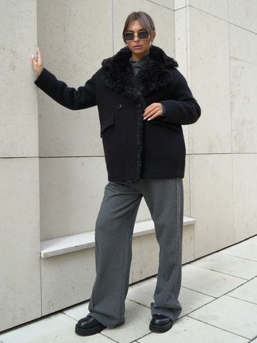 Двубортное укороченное пальто черного цвета