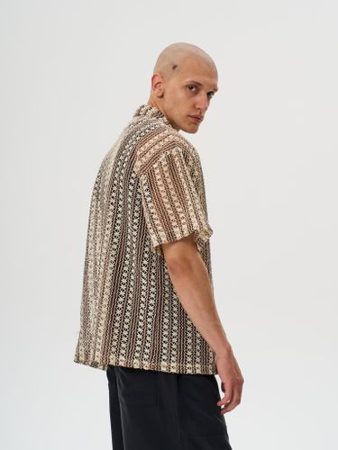 Коричневая рубашка с вязкой кроше