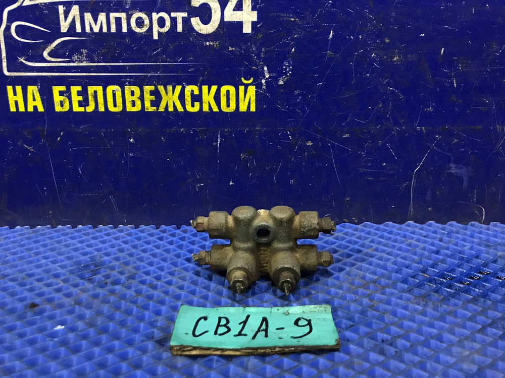 Распределитель тормозной MITSUBISHI LANCER 1994