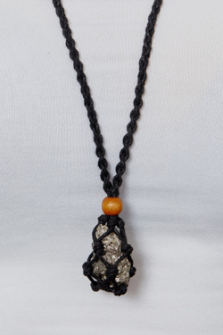 Авоська-подвеска для кристаллов черная в стиле бохо