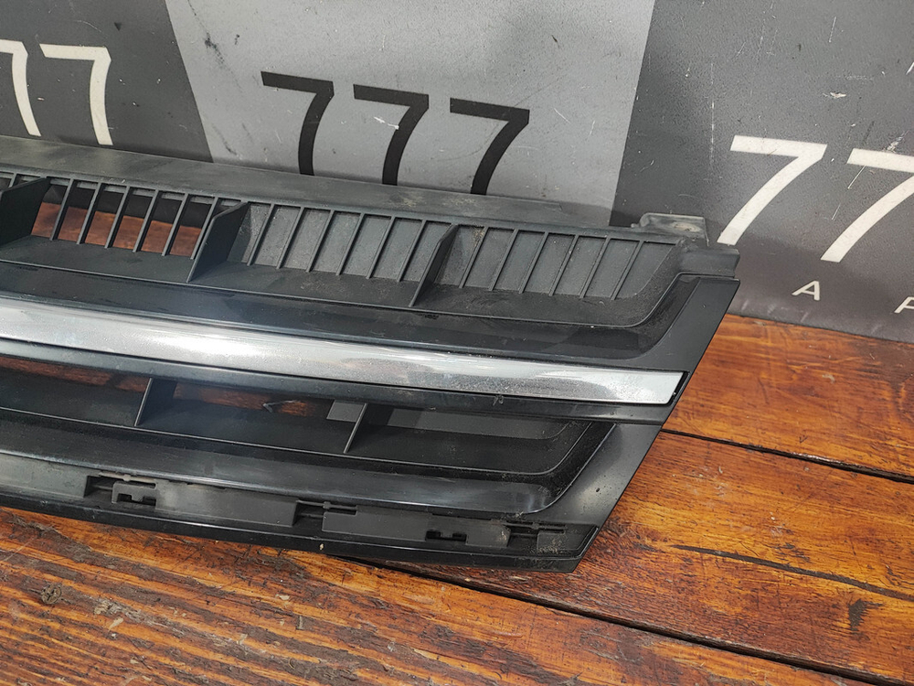 Решетка радиатора Volkswagen Touareg 2 10-14 Б/У Оригинал 7P6853651C