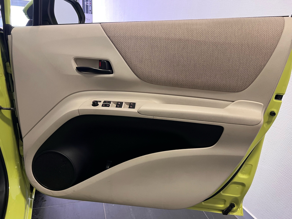 Toyota Sienta, 2018 год