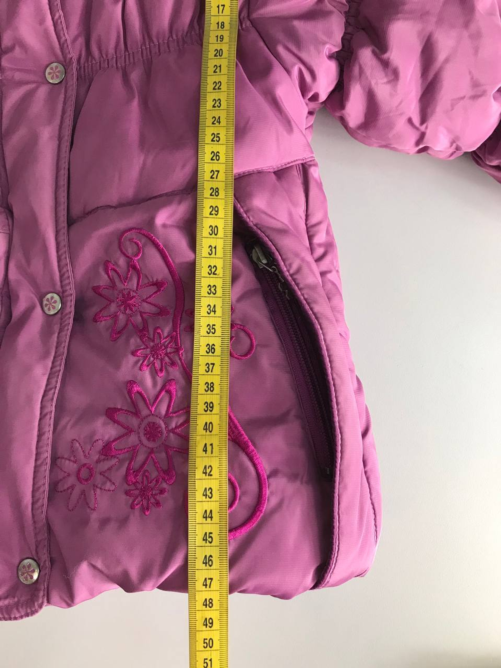 Куртка красивого цвета, на 4/5 лет