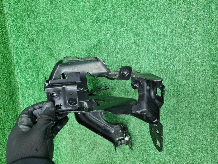 Кронштейн фары левый BMW X5 G05 (2018-н.в.)