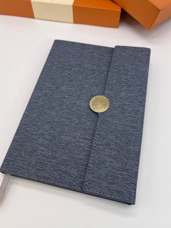 Блокнот подарочный А5 с ручкой О-серый (7725-4)