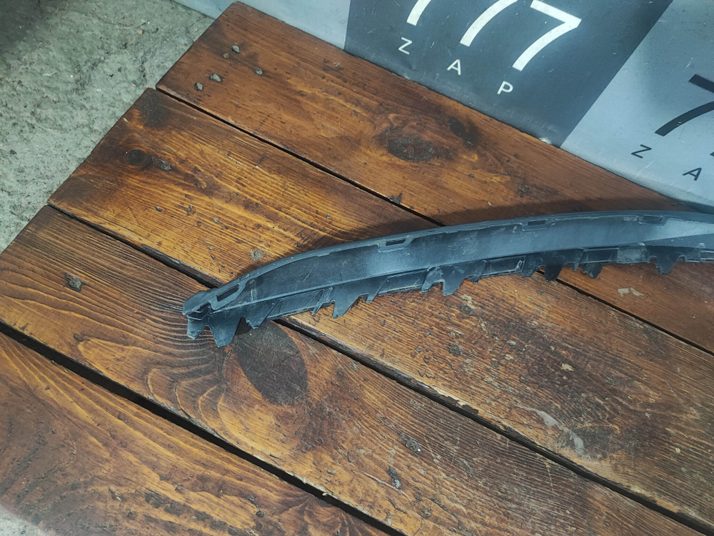 Накладка переднего бампера Audi Q7 (4M) 19-нв Б/У Оригинал 4M0853245X