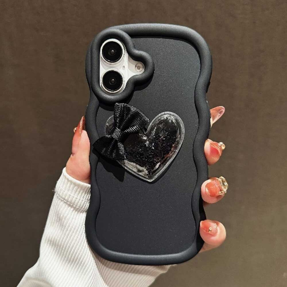 Чехол на iPhone 16 Сердце (чёрный)