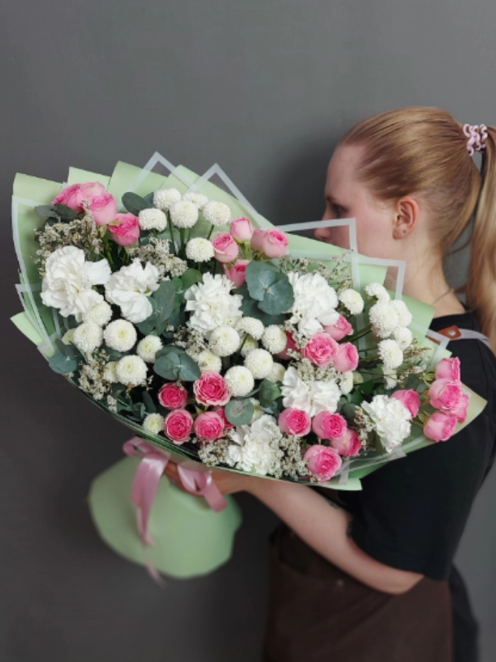 Авторский букет в бело-розовой гамме