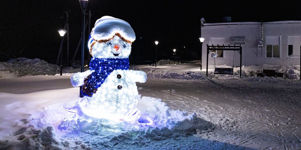 новогодний снеговик светящийся "Сноубордист"