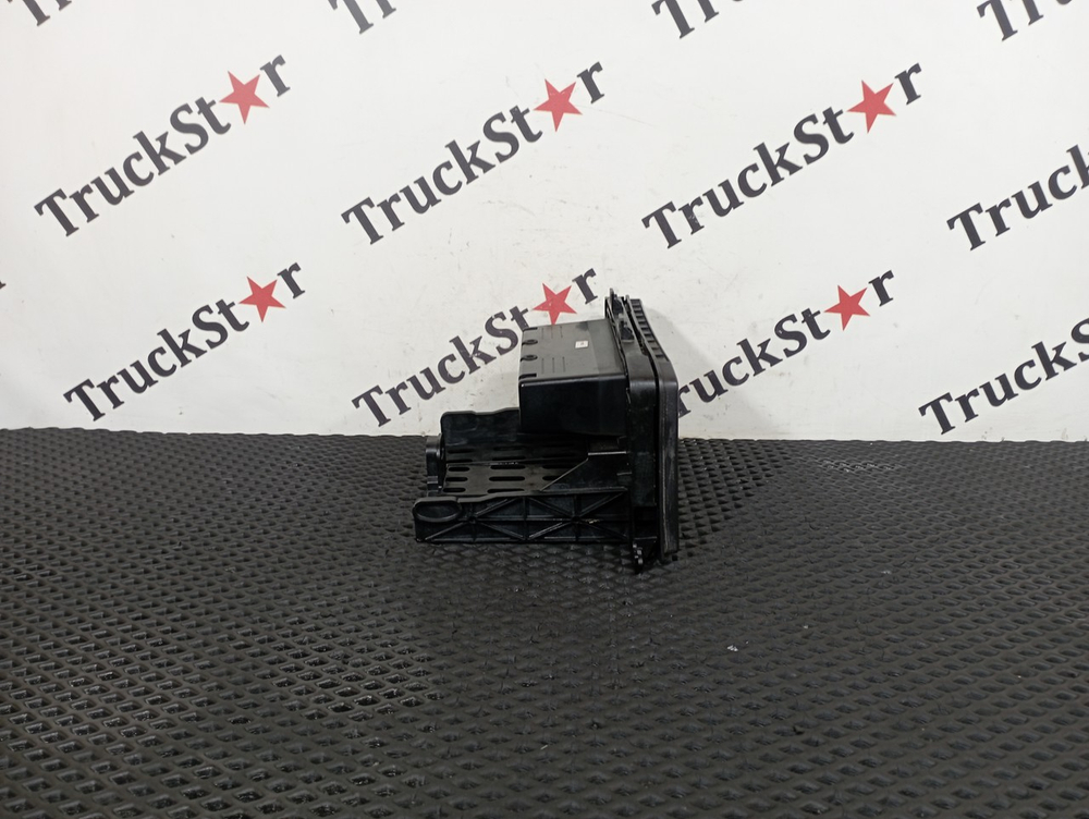 Крепление магнитолы