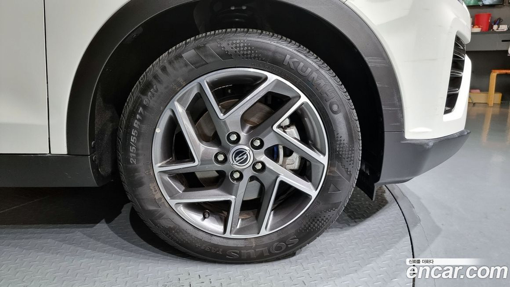 KG Mobility (Ssangyong) Very New Tivoli Бензин 1.5 2WD (05.2022)