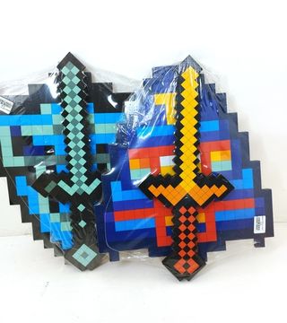 Деревянный Щит и меч "Пиксель" 30х35см