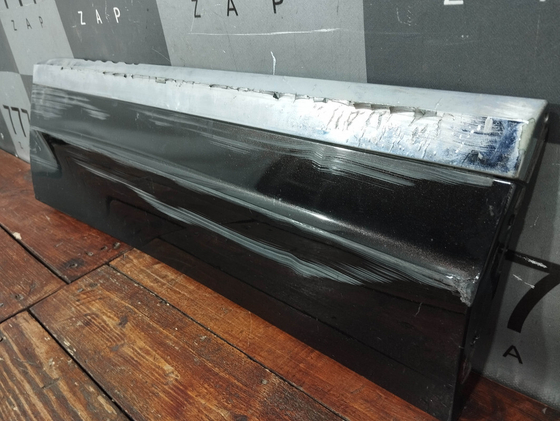 Накладка двери задней правой VW Touareg 3 18-нв Б/У Оригинал 760854950F