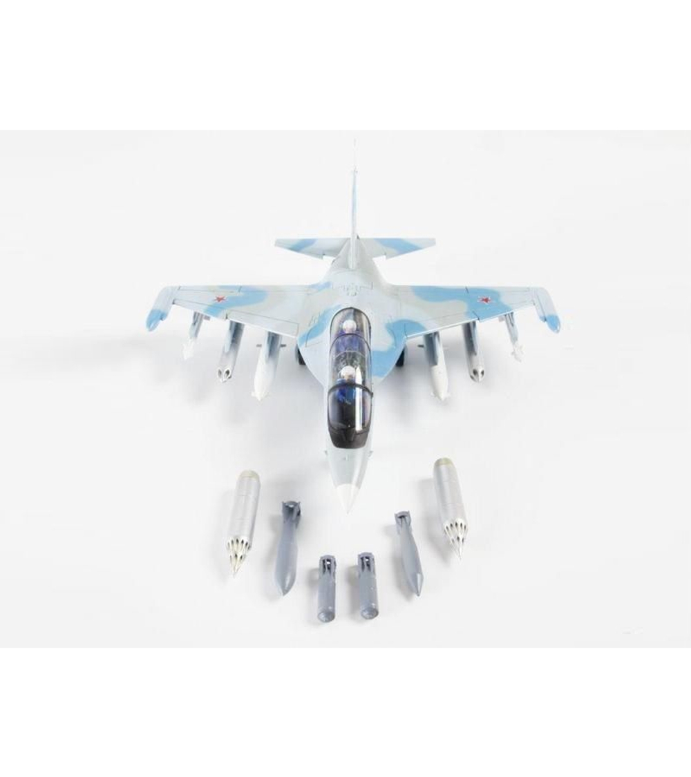 Сборная модель ZVEZDA Российский учебно-боевой самолет Як-130, 1/72