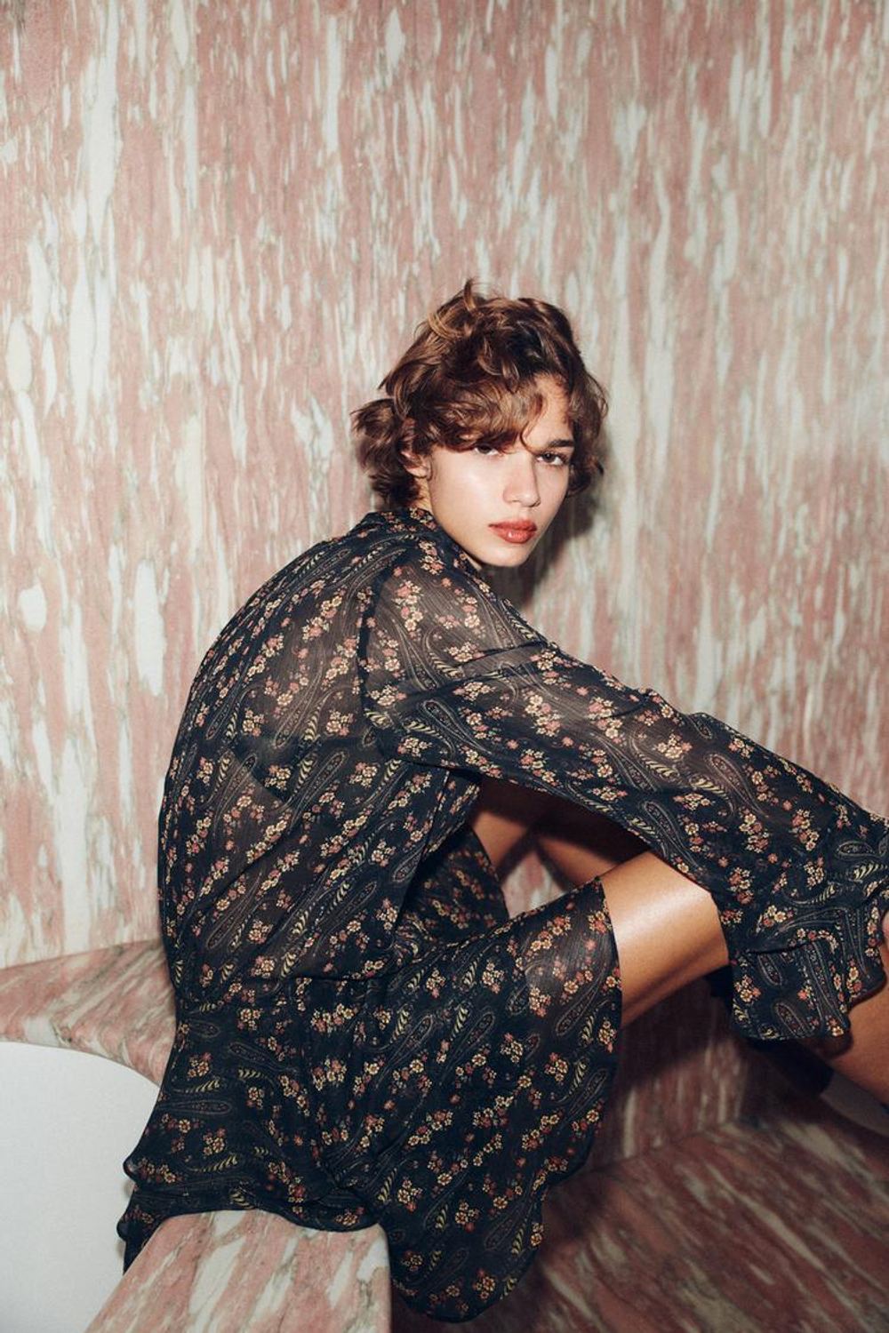 ZARA ПЛАТЬЕ ИЗ БАМБУКА С ЦВЕТОЧНЫМ ПРИНТОМ, ЧЕРНЫЙ/ЗОЛОТОЙ