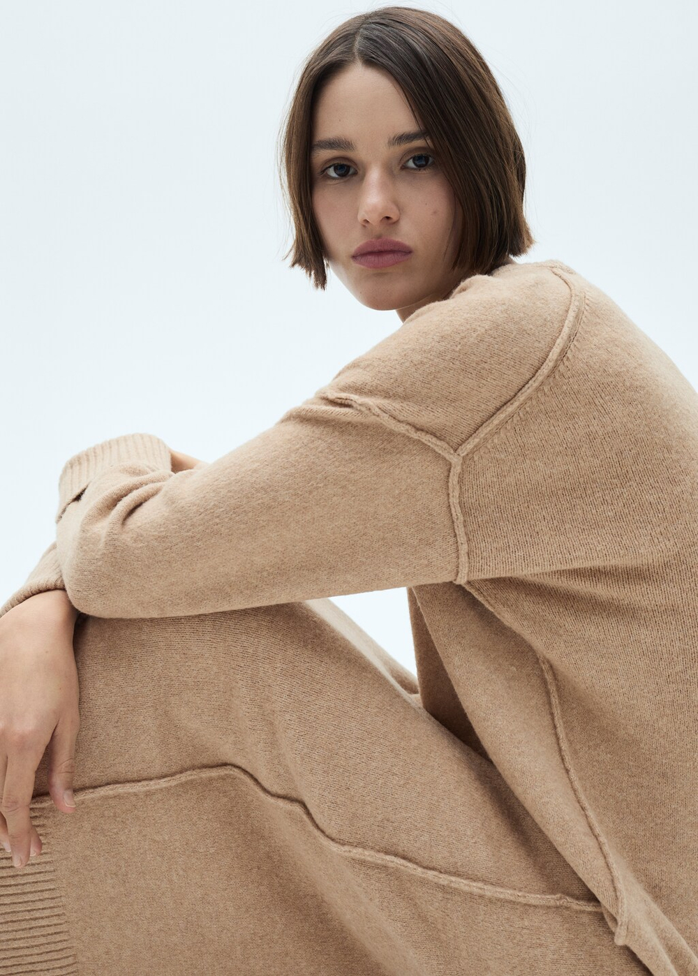 Вязаное платье с краями в рубчик