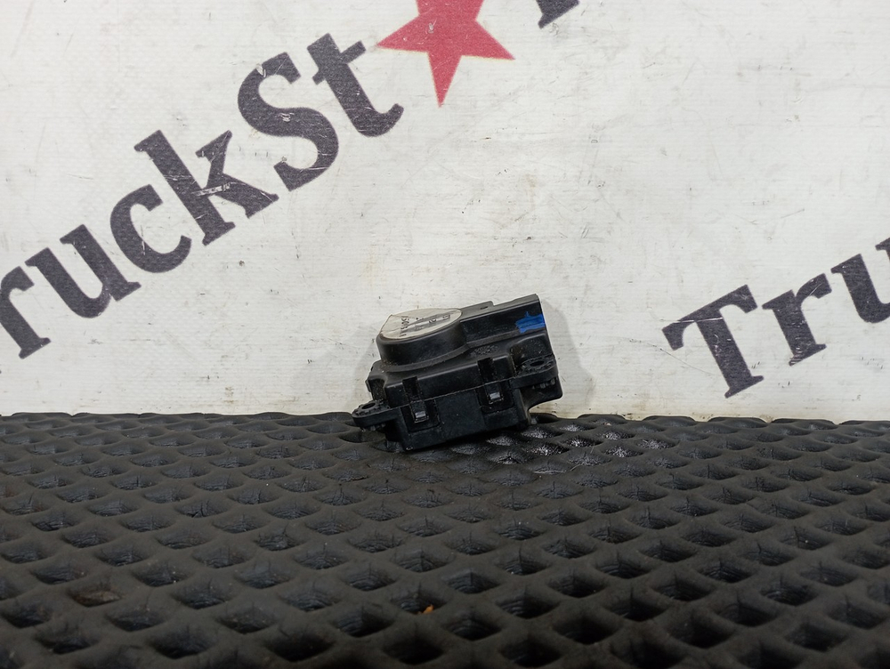 Моторчик заслонки печки