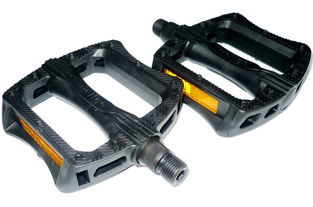 Педали WELLGO B-123 пластиковые, черные, шариковый подшипник, ось cr-mo 9/16", катафоты, 288гр.