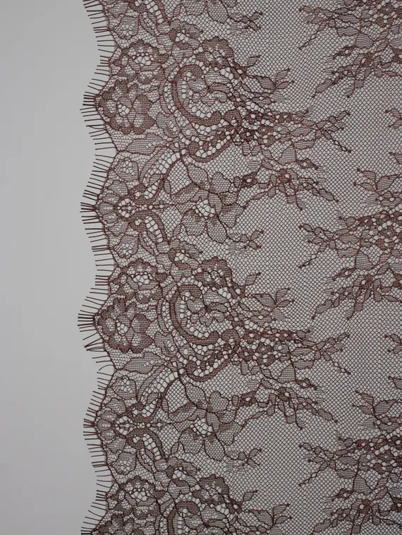 01-53 ОПТ Кружево шантильи 23 см, шоколад